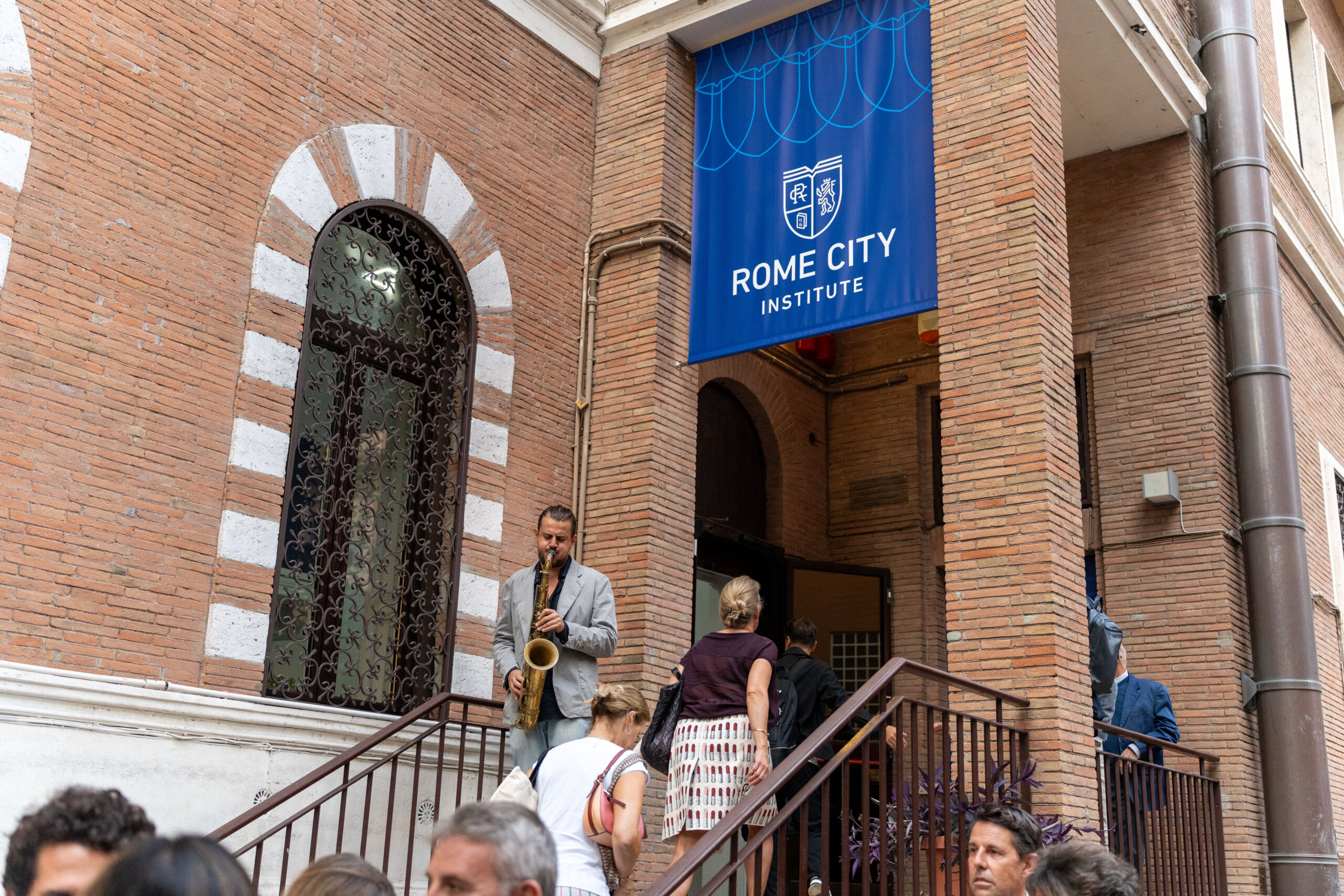 Rome City Institute entrance banner with students arriving