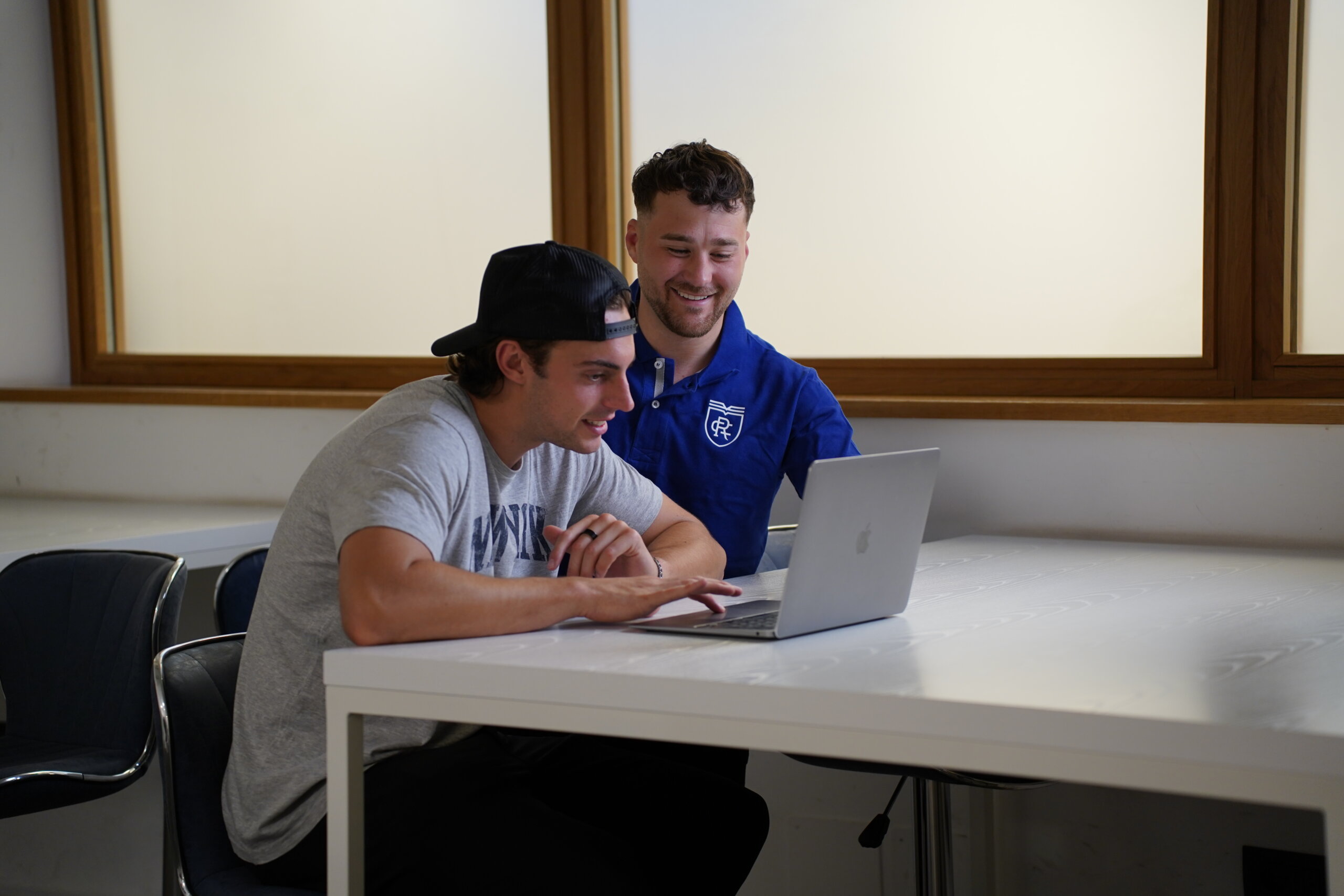 Rome City Institute students studying together on campus