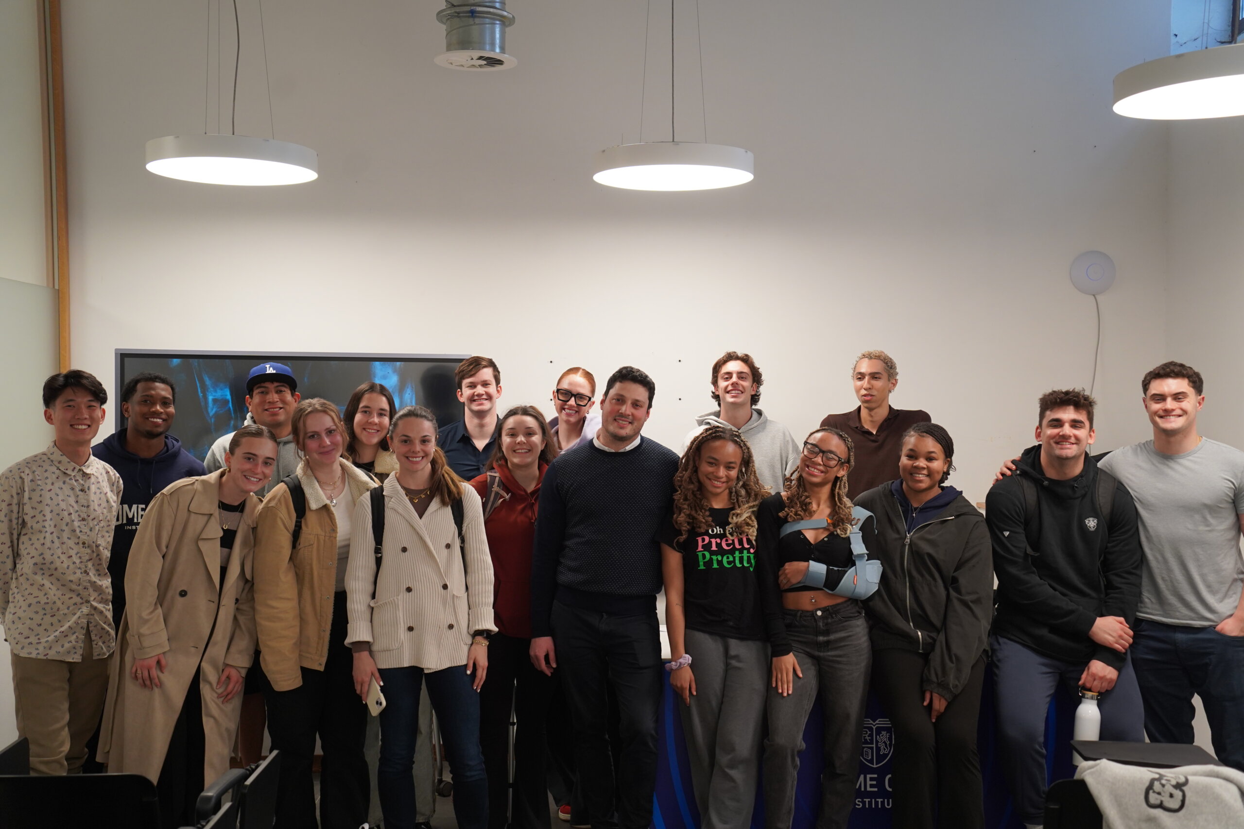 Rome City Institute students together on campus